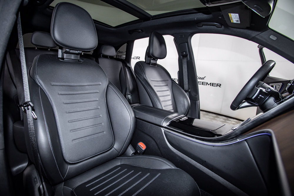 Used 2025 Mercedes-Benz GLC 300 4MATIC w/ AMG Line image 16