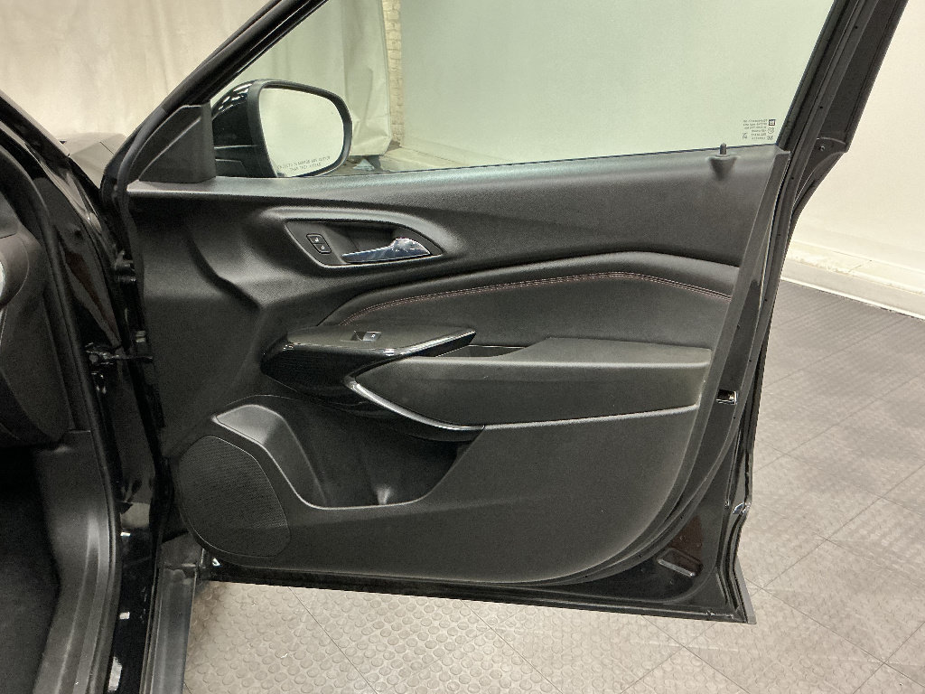 Certified 2024 Chevrolet Trax RS FWD image 35
