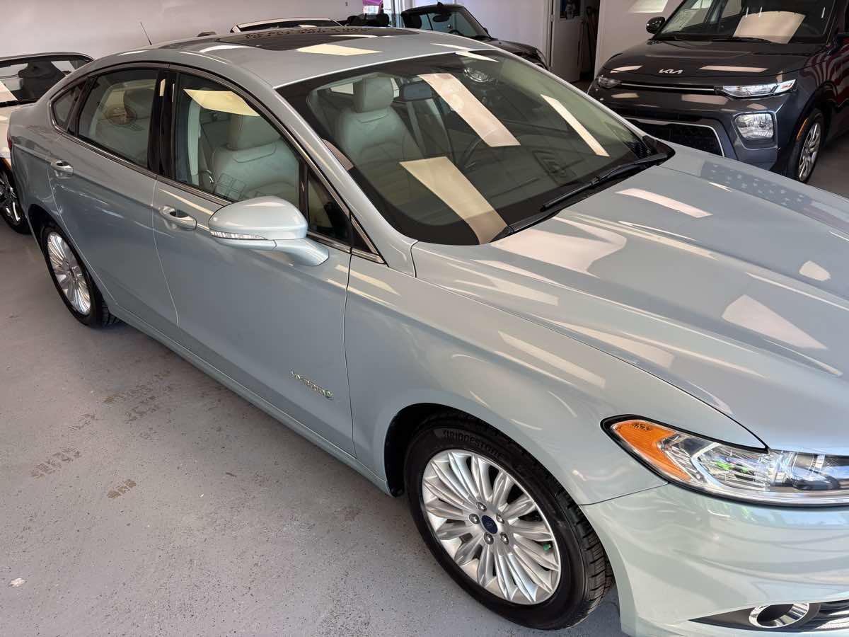Used 2014 Ford Fusion SE w/ Equipment Group 502A image 4