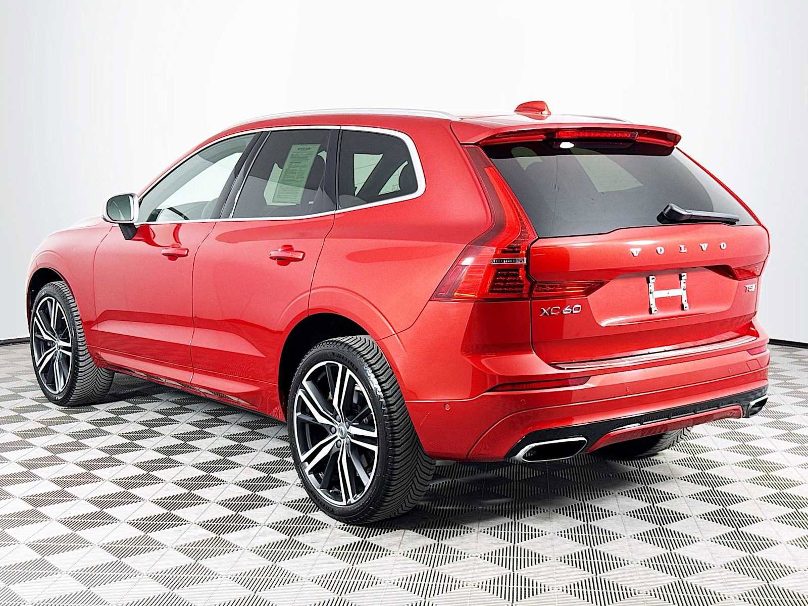 Used 2019 Volvo XC60 T5 R-Design w/ Protection Package Premier image 7