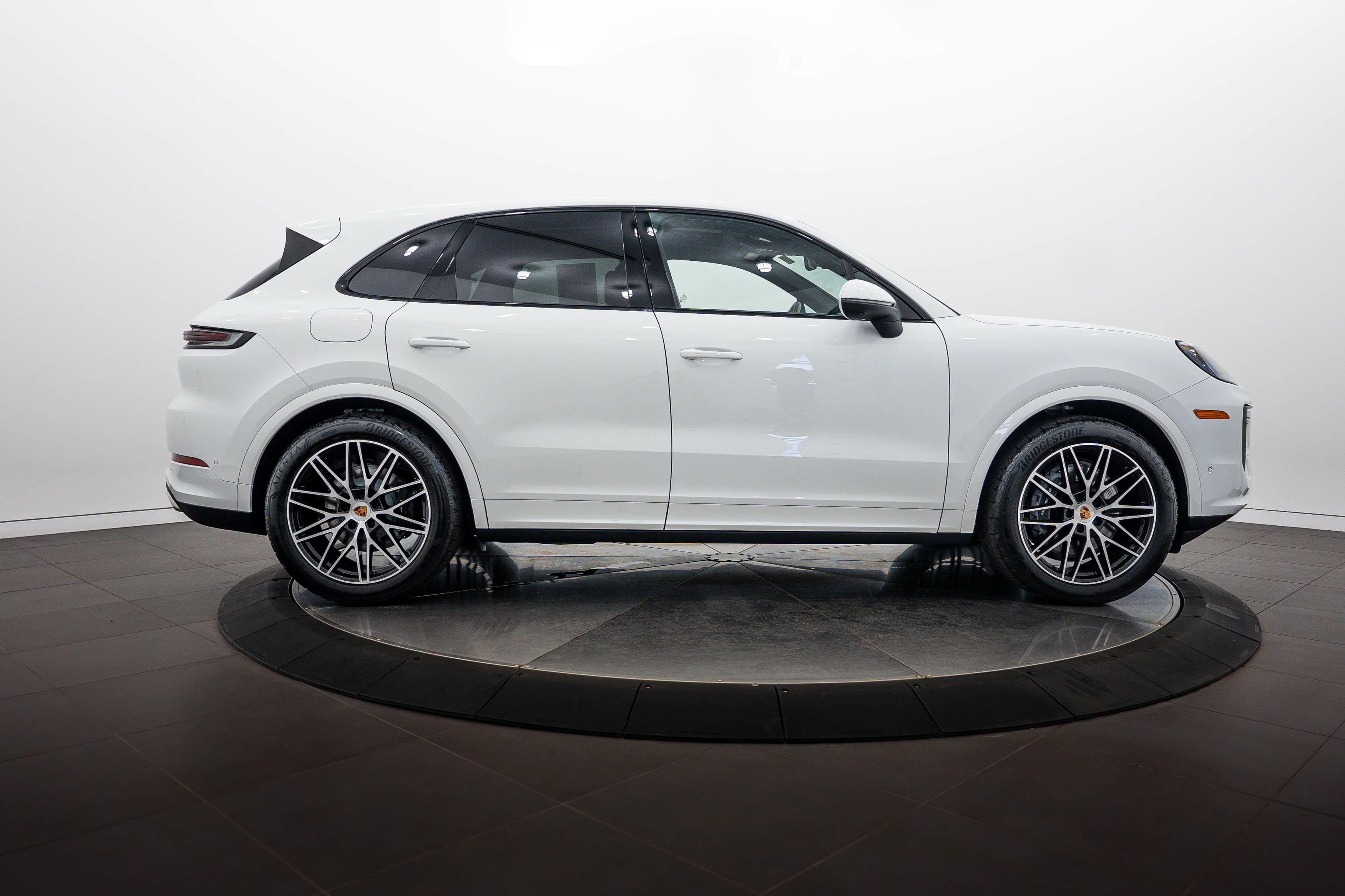 Certified 2026 Porsche Cayenne AWD/4WD image 8