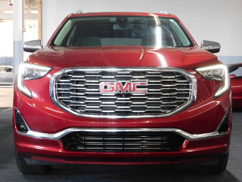 Used 2019 GMC Terrain Denali w/ Advanced Safety Package FWD image 2