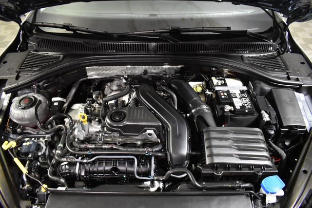 Used 2025 Volkswagen Jetta SE image 35