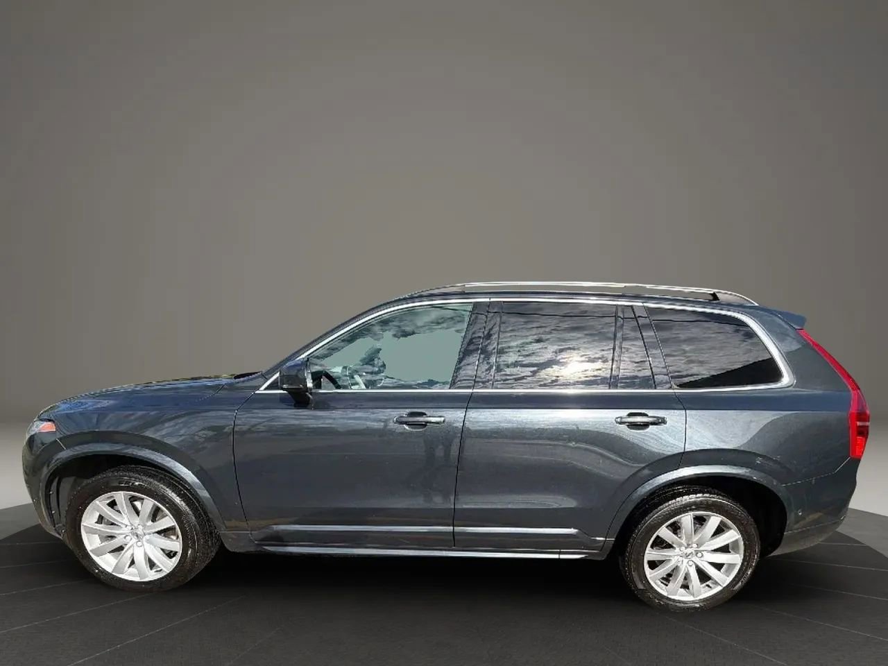 Used 2016 Volvo XC90 T6 Momentum w/ Momentum Plus Package AWD/4WD image 8