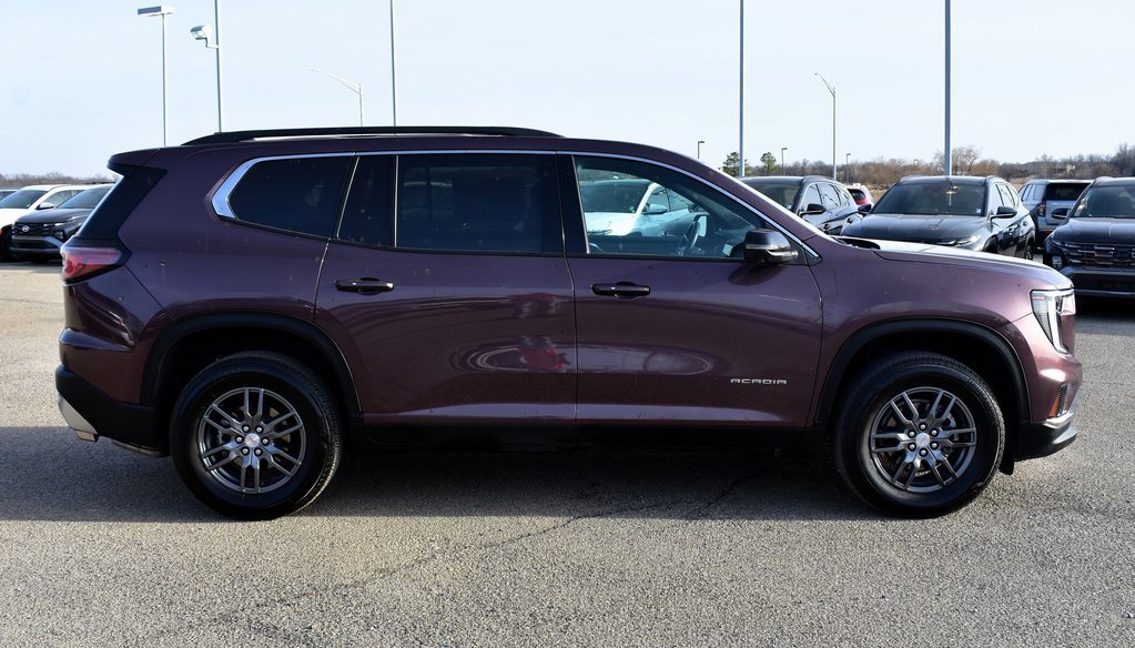 Used 2025 GMC Acadia Elevation image 2