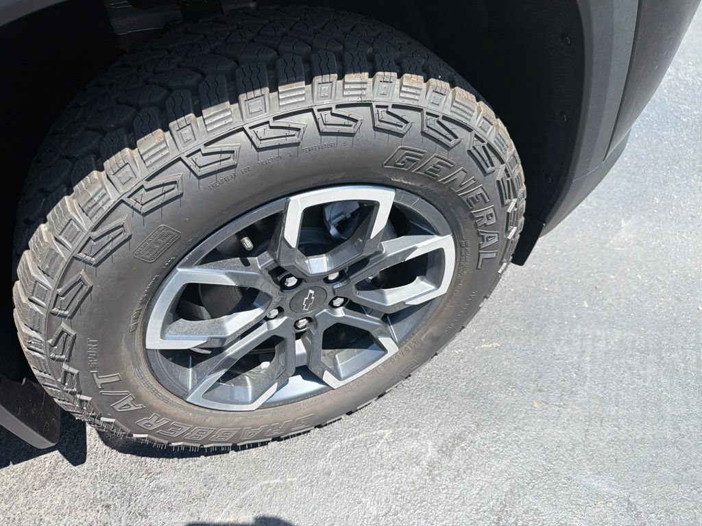 New 2027 Chevrolet Equinox ACTIV w/ LPO, Floor Liner Package FWD image 4
