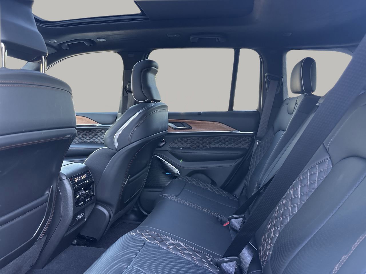 Used 2025 Jeep Grand Cherokee Summit image 17