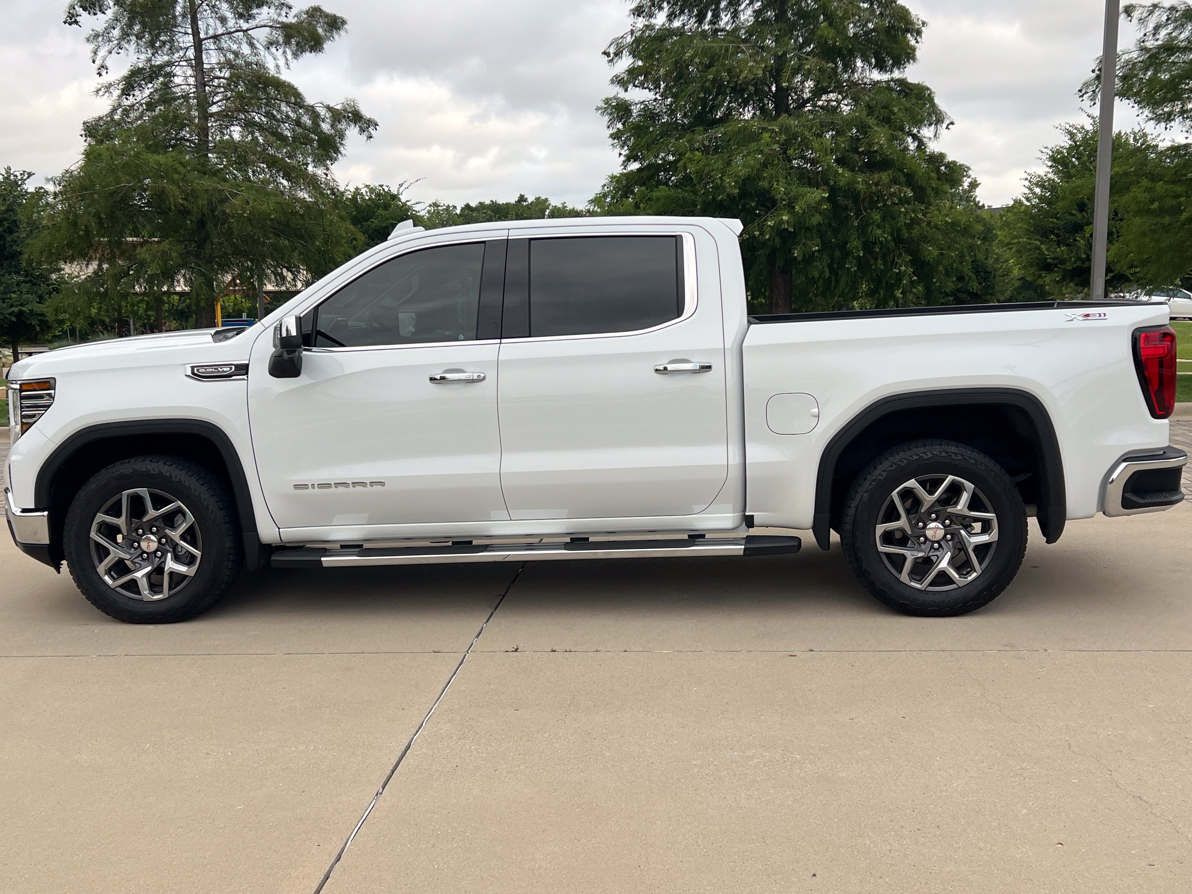 Used 2024 GMC Sierra 1500 SLT w/ SLT Premium Plus Package AWD/4WD image 7
