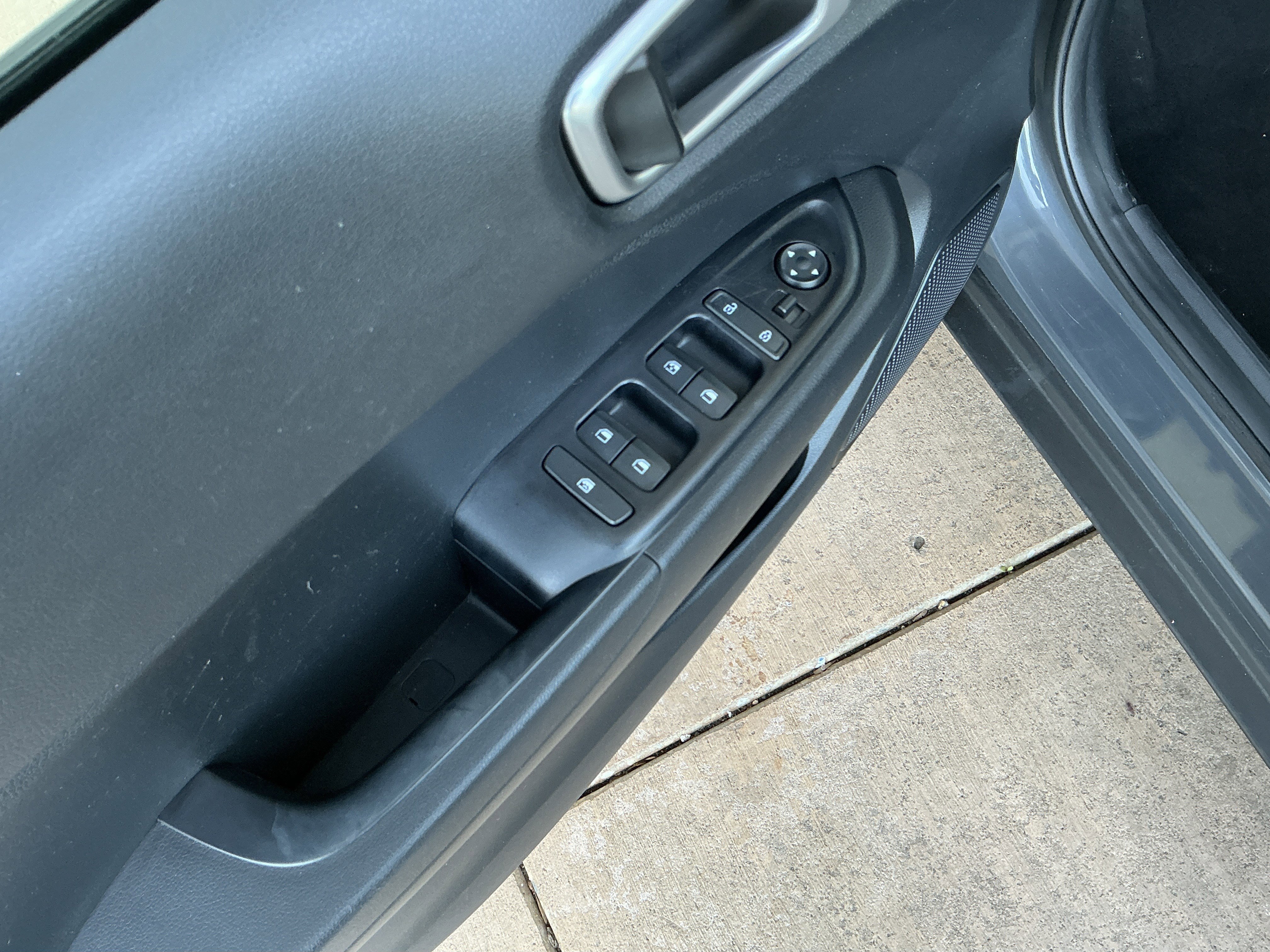 Used 2023 Hyundai Venue SEL image 15