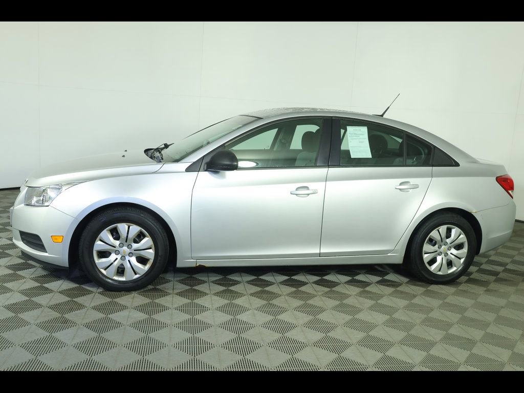 Used 2014 Chevrolet Cruze LS FWD image 4