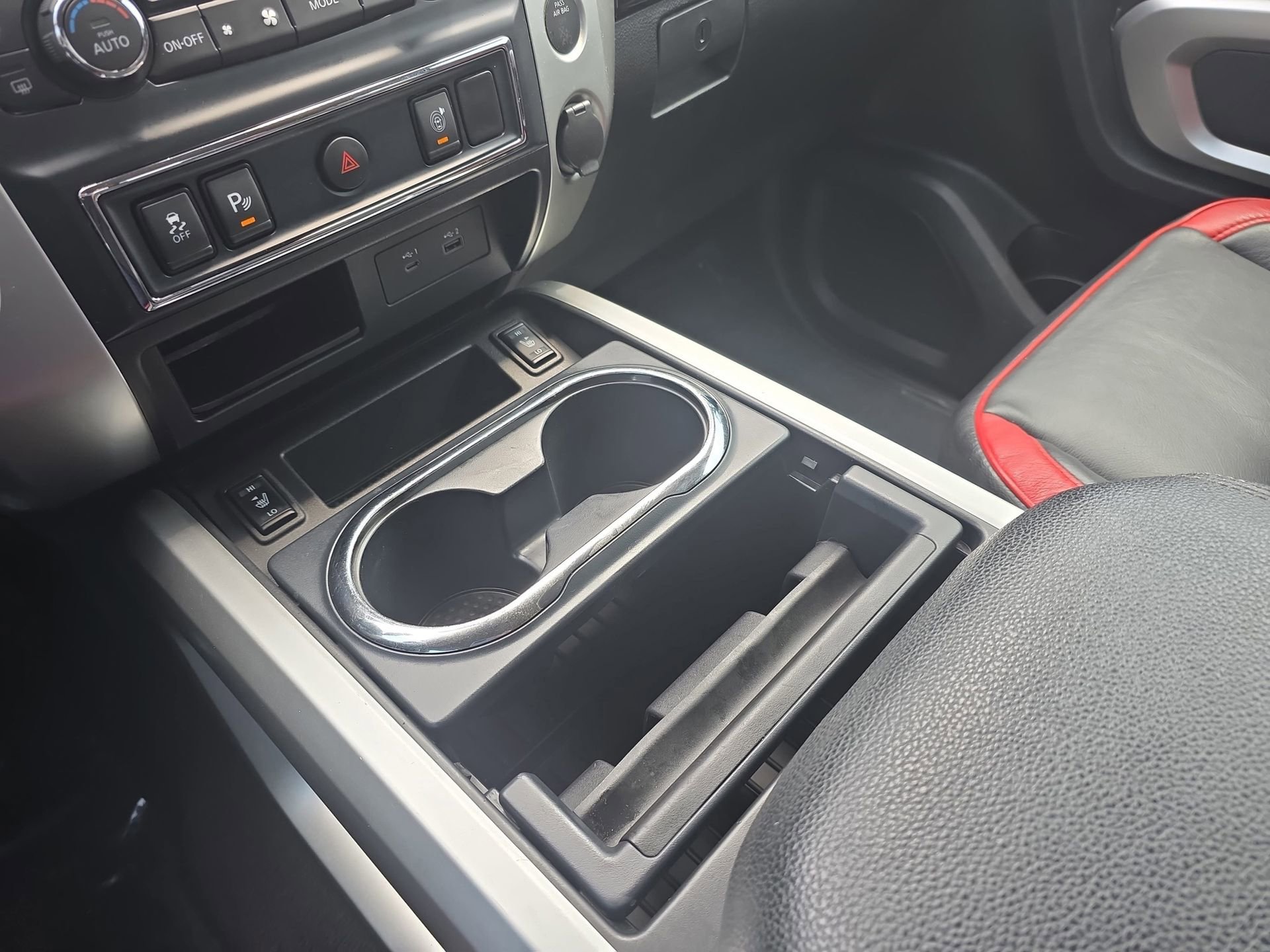 Used 2020 Nissan Titan SV w/ SV Convenience Package RWD image 24