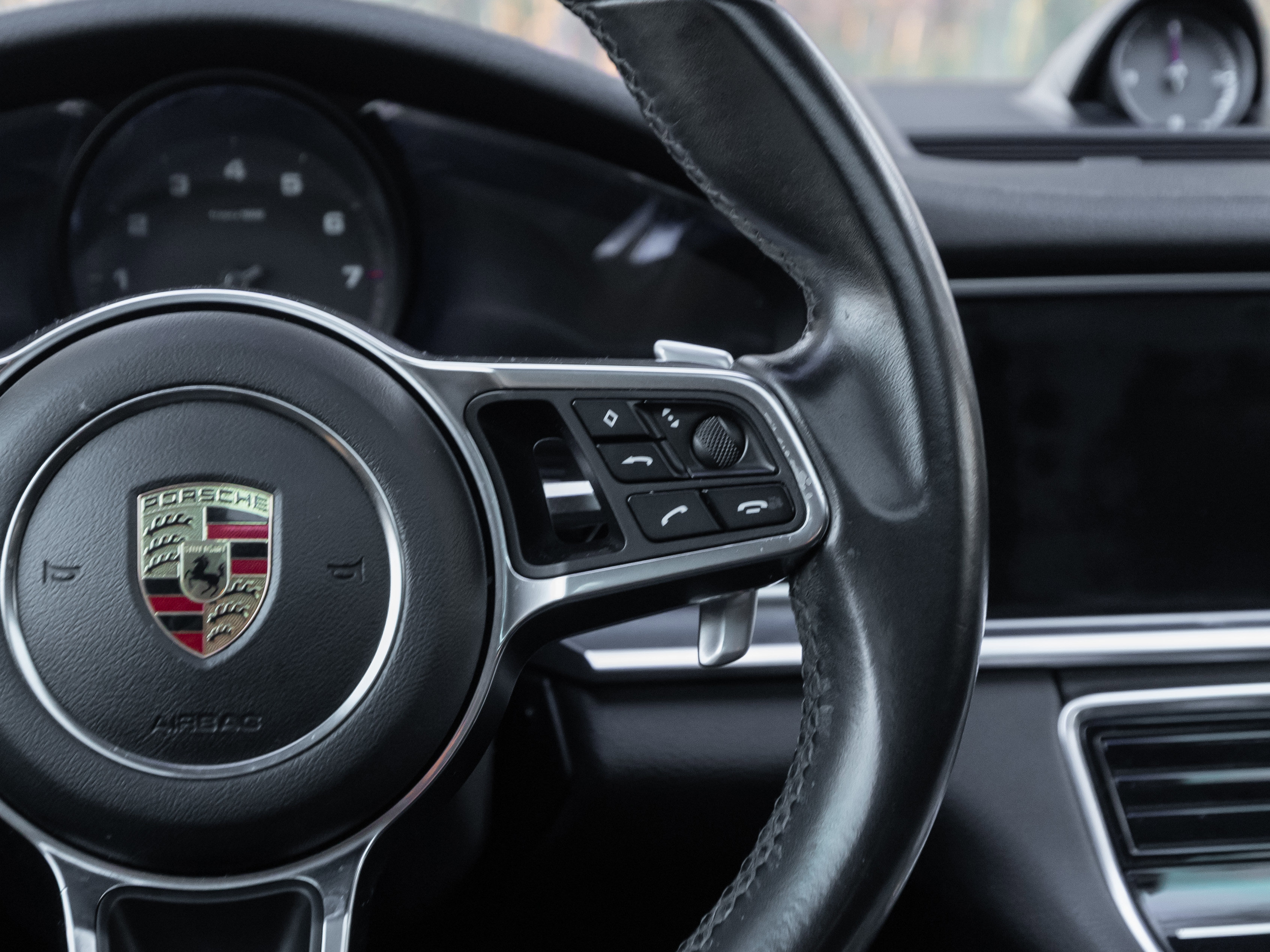 Used 2017 Porsche Panamera image 8