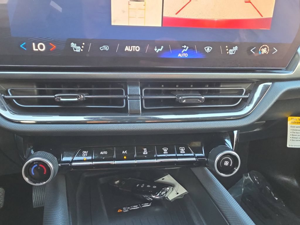 Used 2025 Chevrolet Equinox EV RS FWD image 22