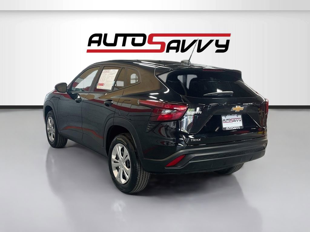 Used 2025 Chevrolet Trax LS w/ Driver Confidence Package FWD image 5