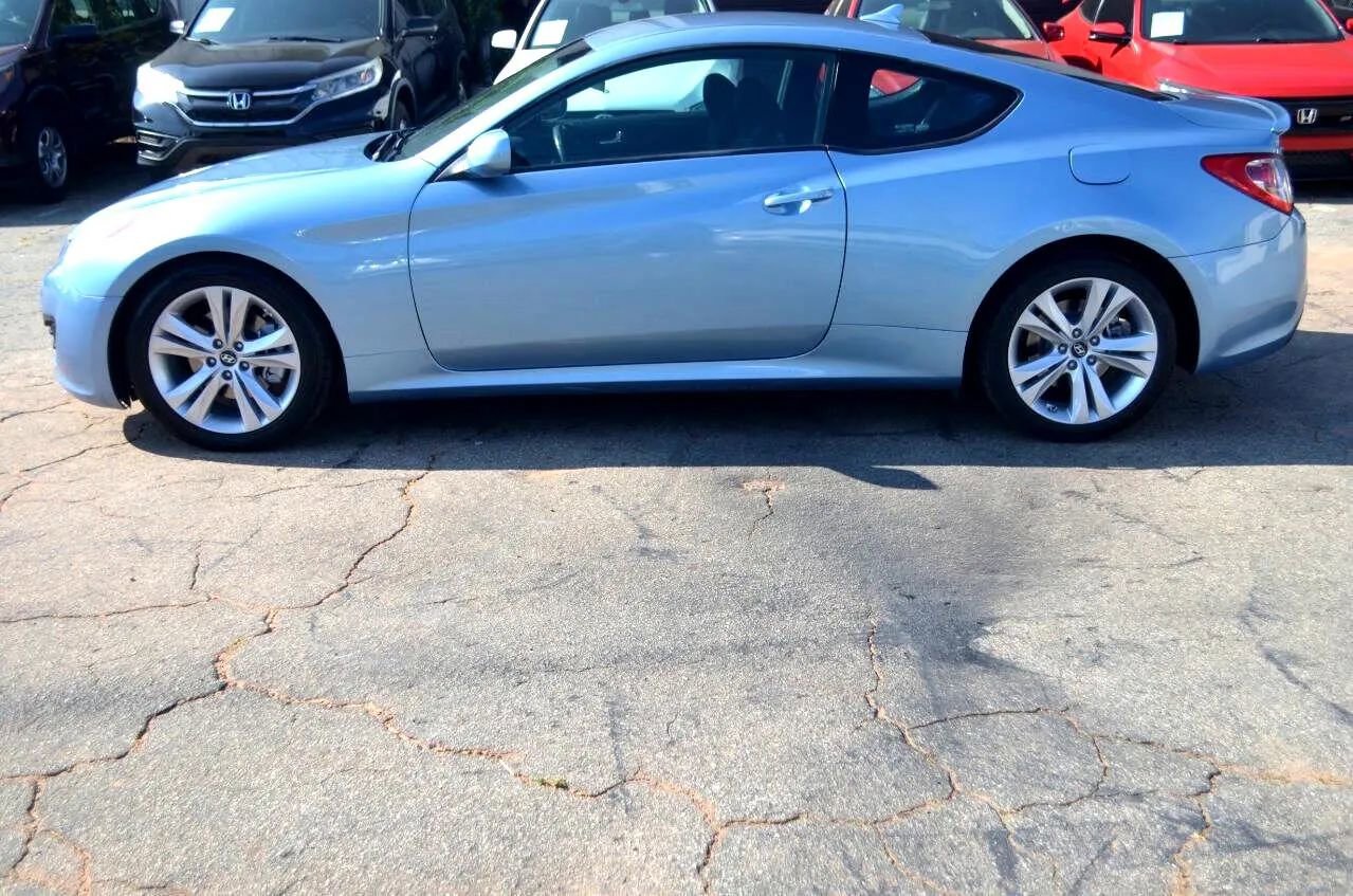 Used 2011 Hyundai Genesis 2.0T image 4