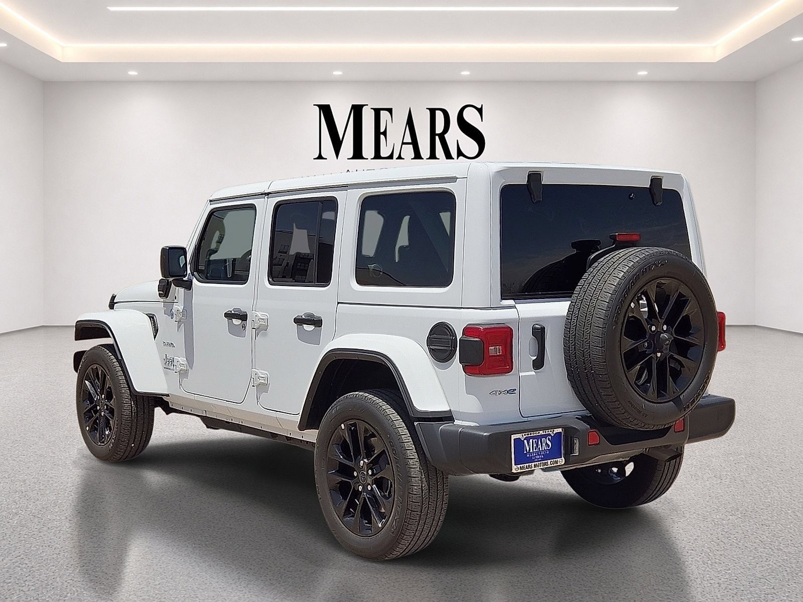 Used 2024 Jeep Wrangler Unlimited Sahara AWD/4WD image 3