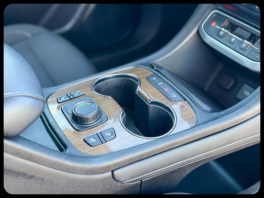Used 2023 GMC Acadia SLE w/ Driver Convenience Package FWD image 37