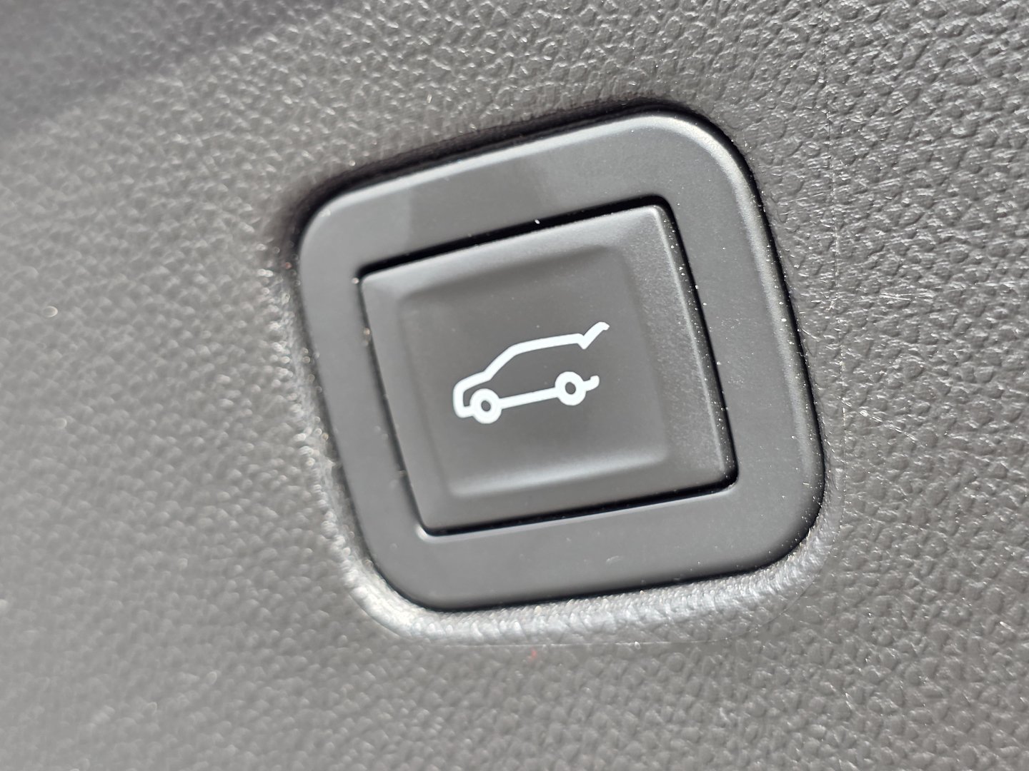 Used 2019 Chevrolet Blazer LT w/ Sun and Wheels Package AWD/4WD image 18