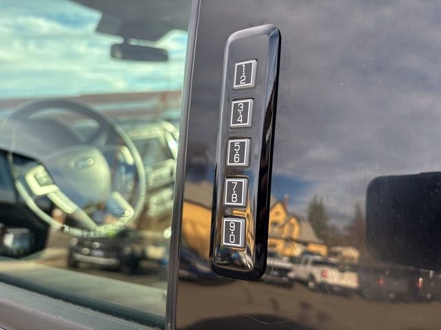 Used 2021 Ford F350 Lariat image 12
