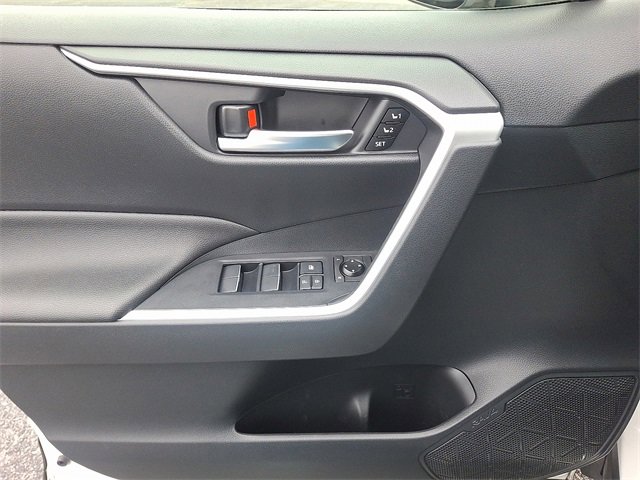 Used 2020 Toyota RAV4 XLE Premium image 12