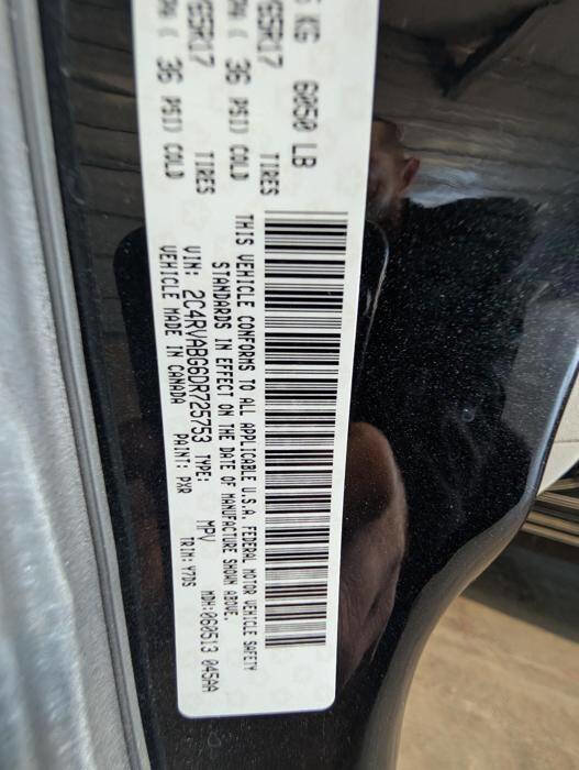 Used 2013 Volkswagen Routan SE FWD image 46