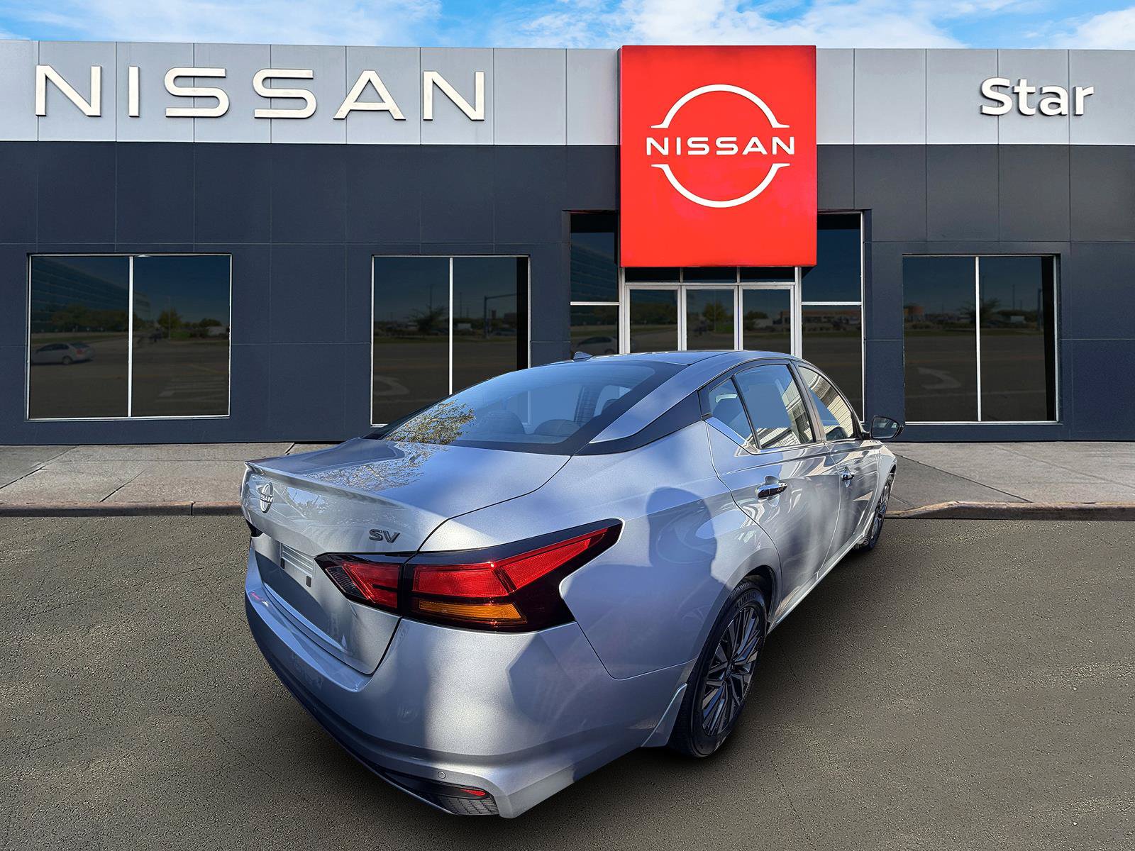 Used 2024 Nissan Altima 2.5 SV FWD image 4