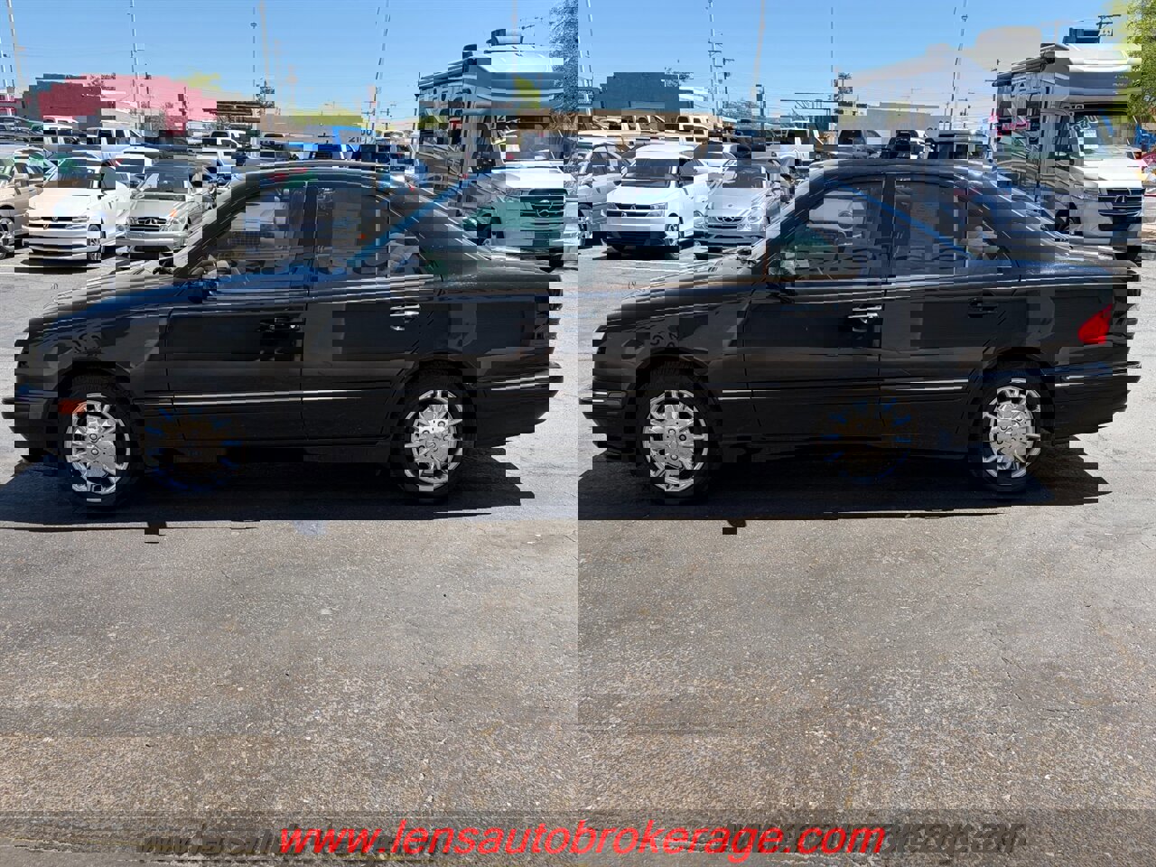 Used 2000 Mercedes-Benz E 320 Sedan image 5