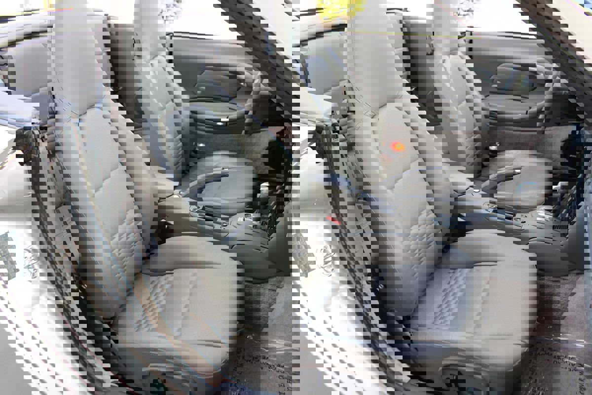 Used 2003 Porsche 911 Cabriolet image 30