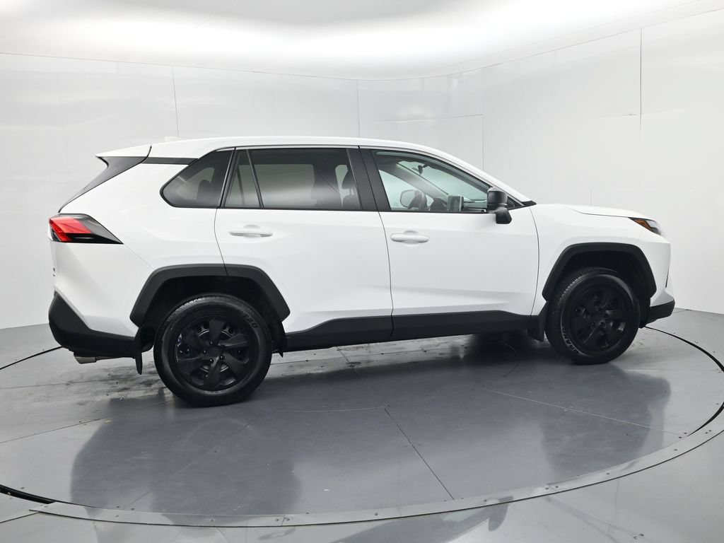 Used 2024 Toyota RAV4 LE AWD/4WD image 8
