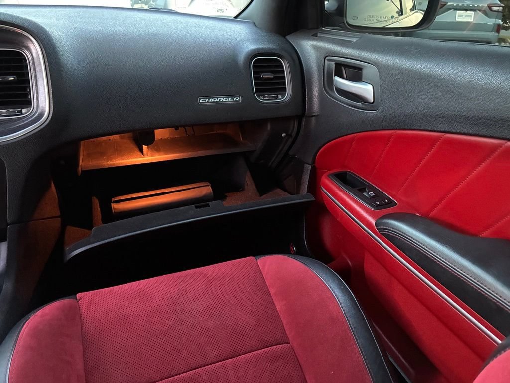 Used 2018 Dodge Charger R/T Scat Pack RWD image 47
