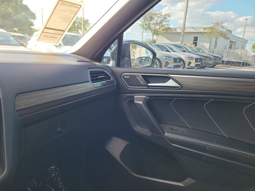 Used 2023 Volkswagen Tiguan SEL R-Line image 32