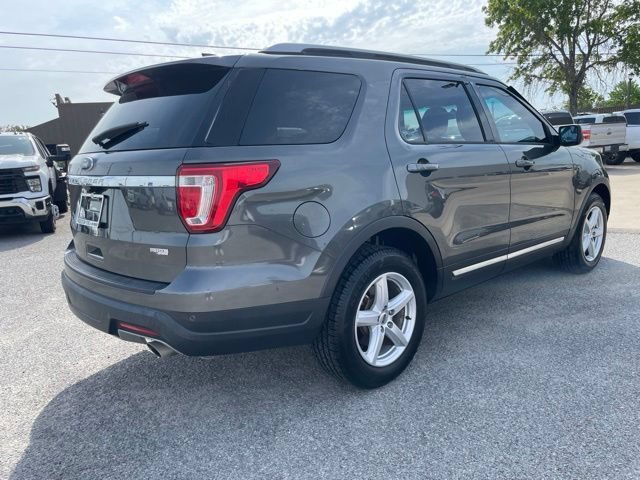 Used 2018 Ford Explorer XLT FWD image 5
