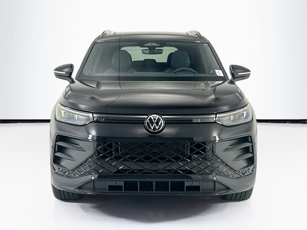 New 2026 Volkswagen Tiguan SE R-Line FWD image 2