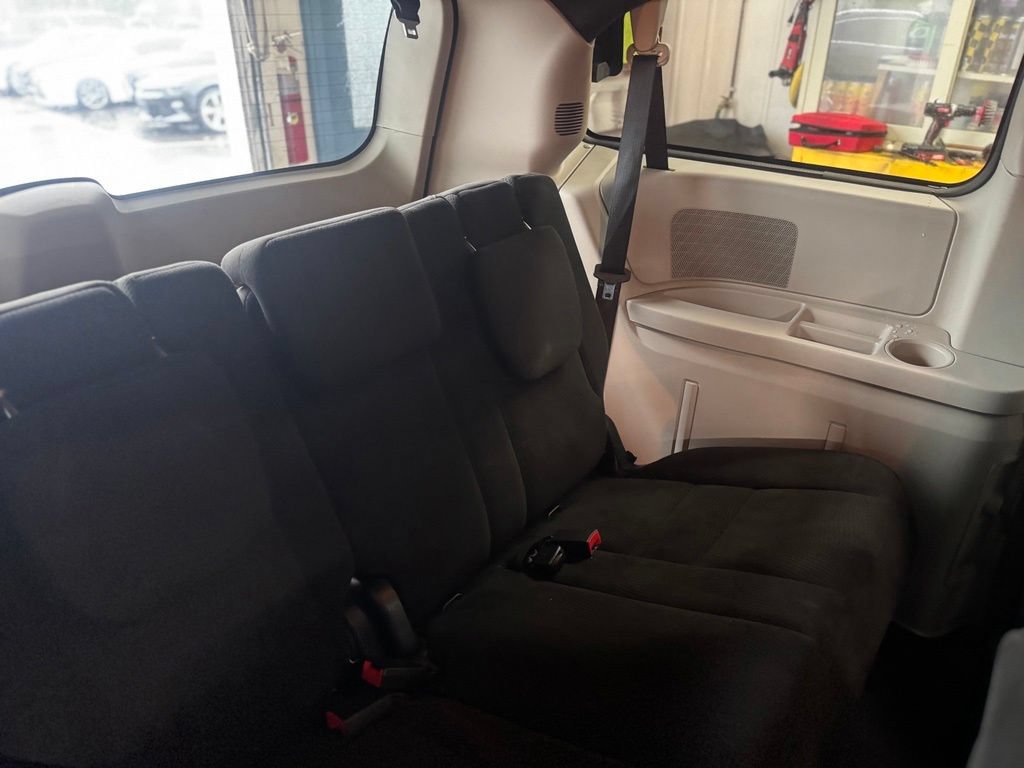Used 2015 Dodge Grand Caravan SE FWD image 26