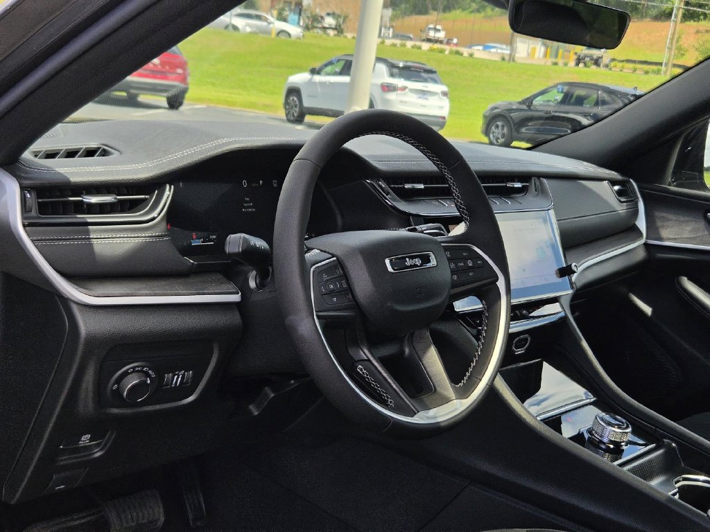 New 2026 Jeep Grand Cherokee Altitude RWD image 14