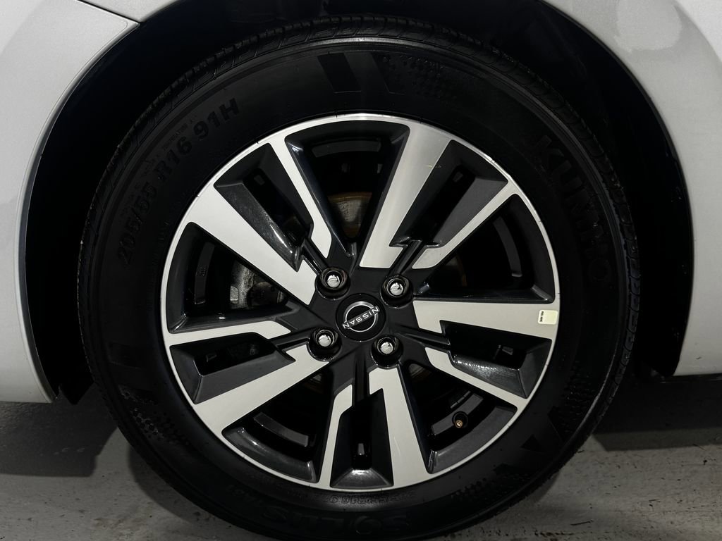 Used 2025 Nissan Versa SV image 8