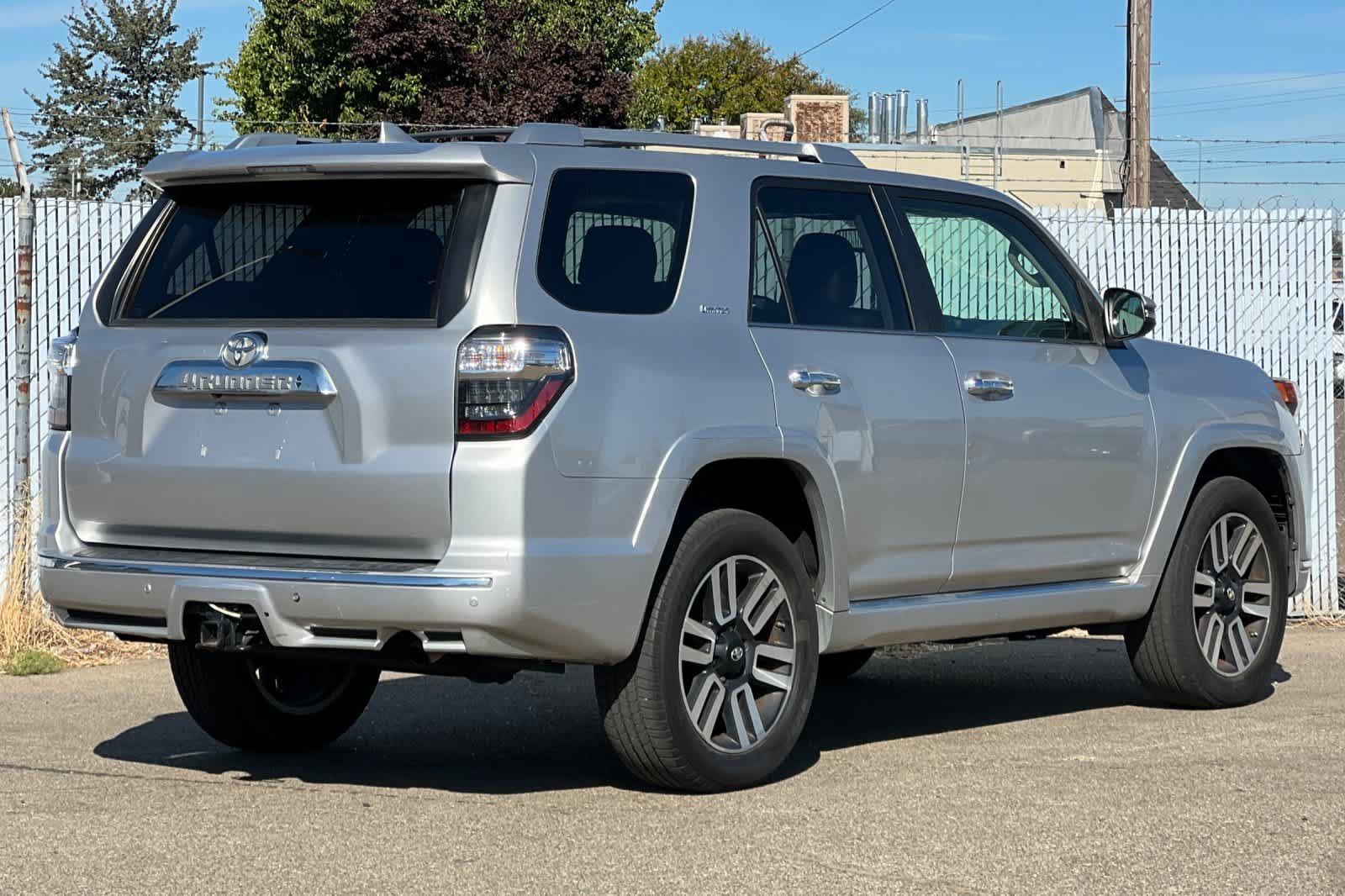 Used 2016 Toyota 4Runner Limited AWD/4WD image 3