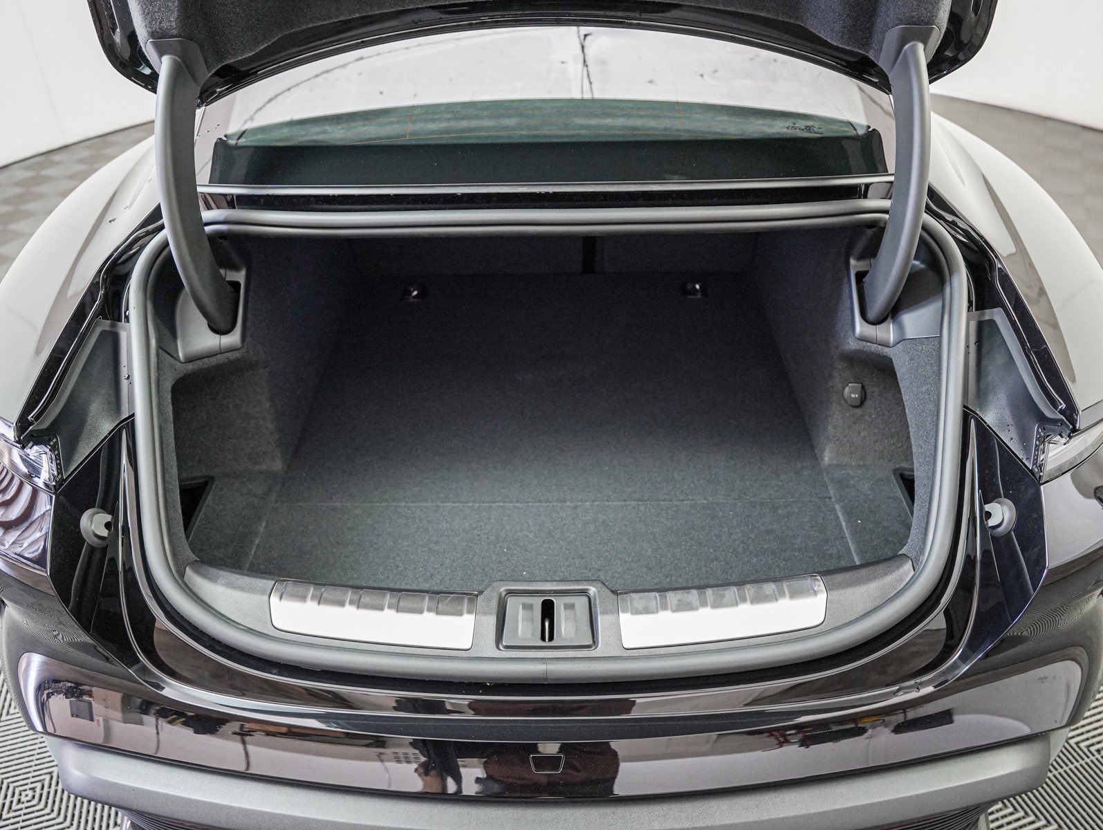 New 2026 Porsche Taycan Turbo S image 25