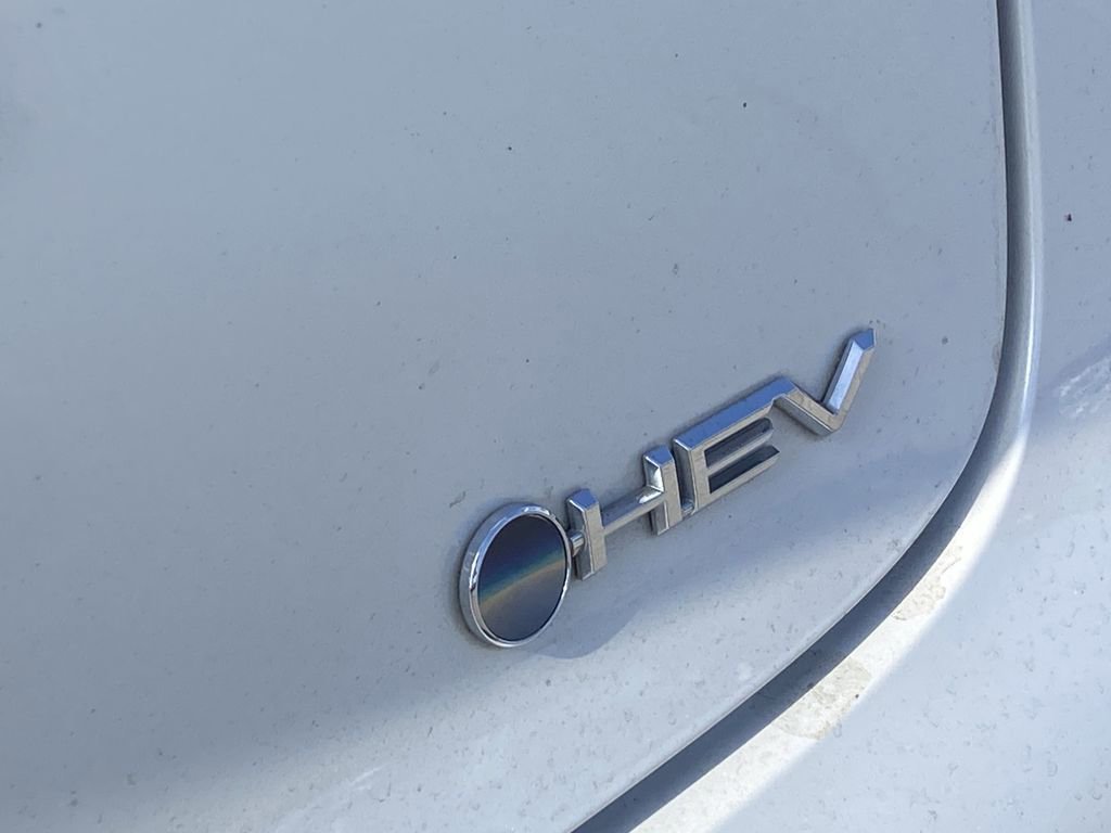 Used 2024 Toyota Prius XLE FWD image 6