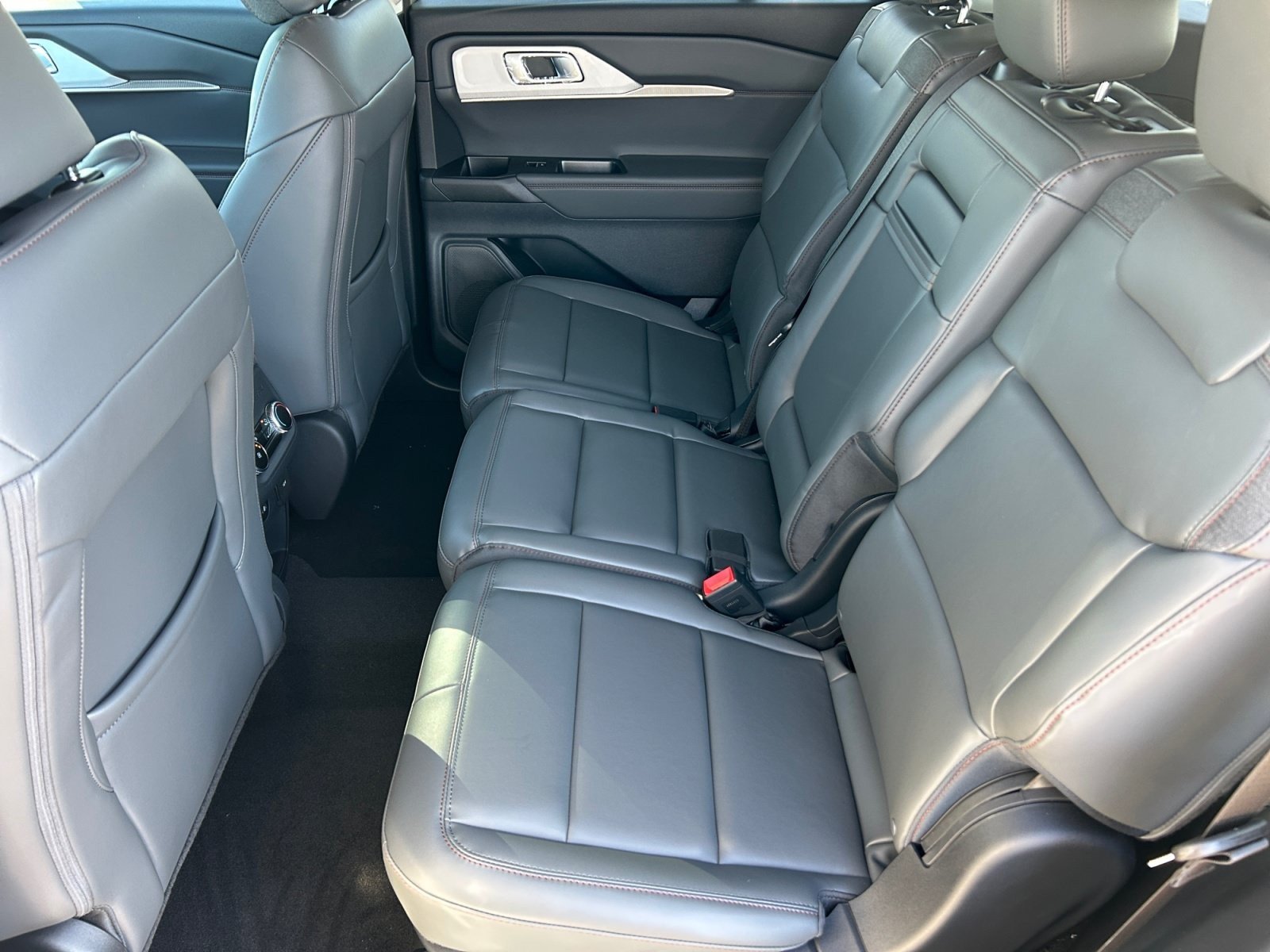 New 2026 Ford Explorer Active w/ Active Comfort Package AWD/4WD image 17