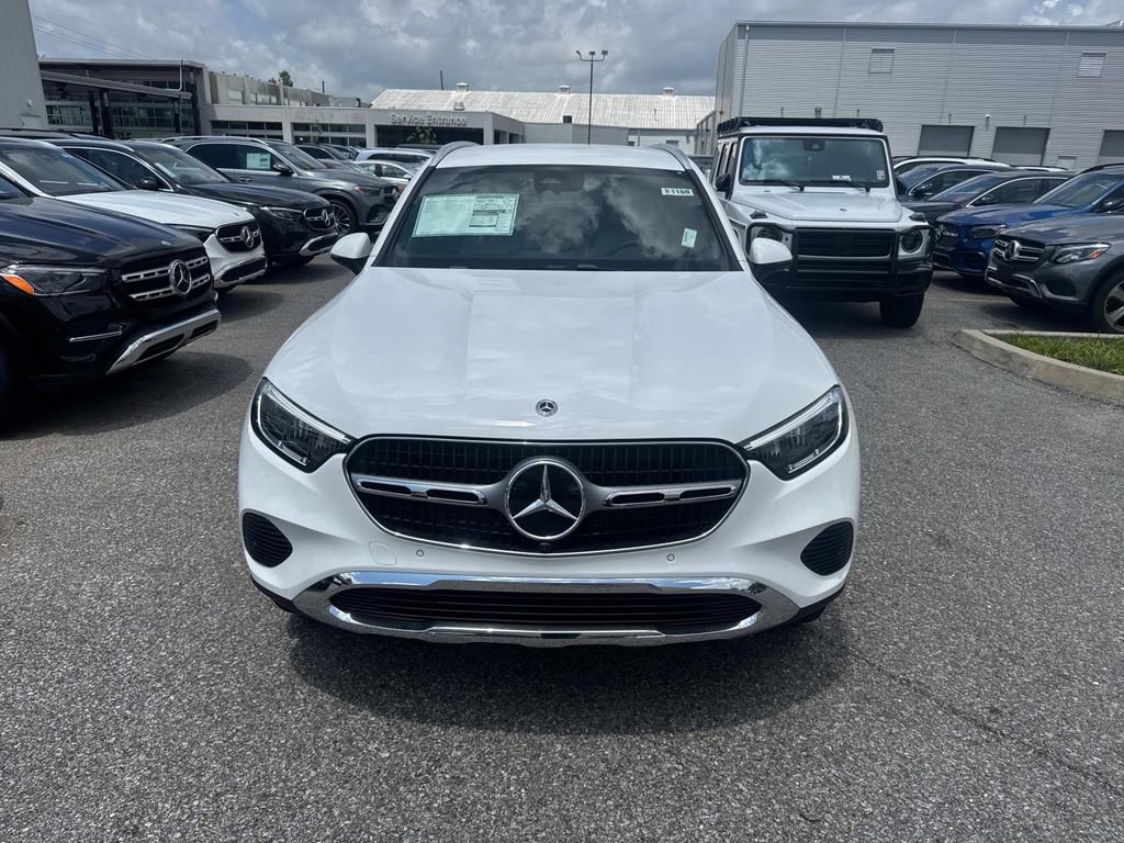 Used 2025 Mercedes-Benz GLC 350e 4MATIC image 2