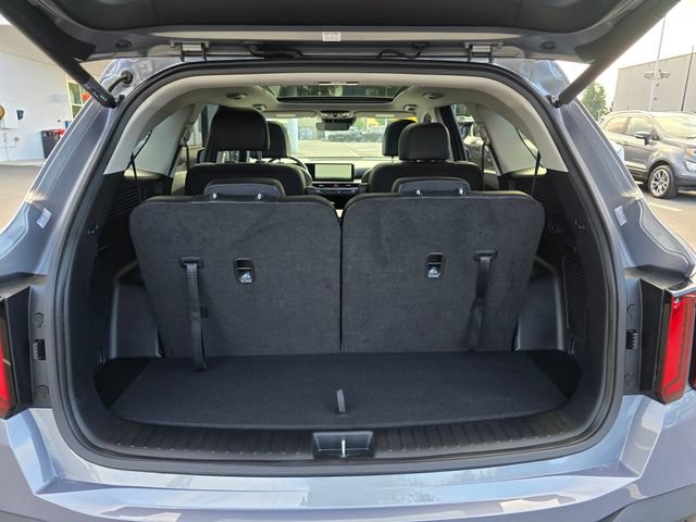 Certified 2025 Kia Sorento EX w/ Panoramic Sunroof Package AWD/4WD image 16