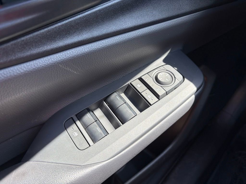 Used 2024 Toyota Prius LE FWD image 22