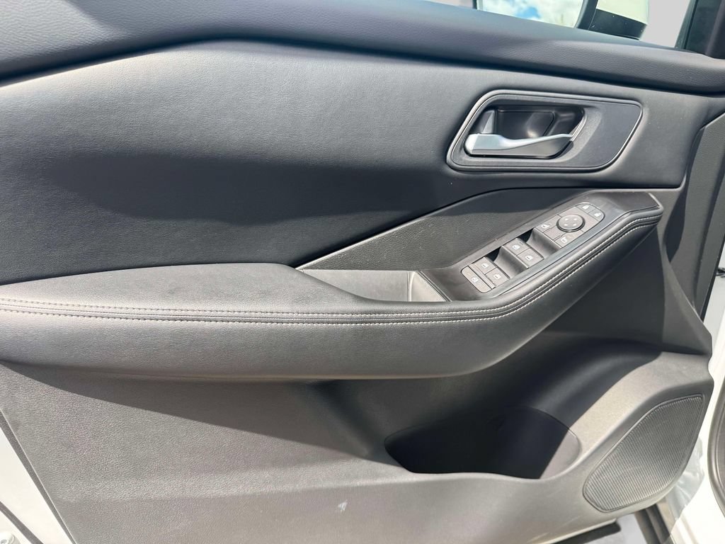 Certified 2025 Nissan Rogue SV AWD/4WD image 15