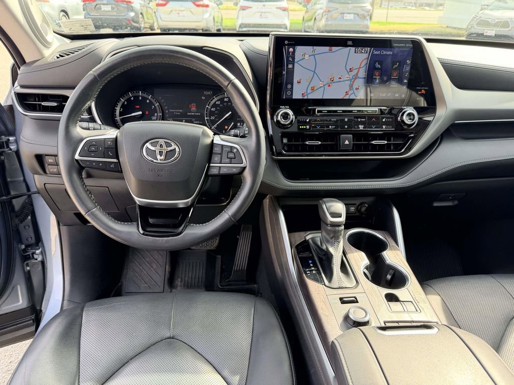 Certified 2020 Toyota Highlander Limited image 2