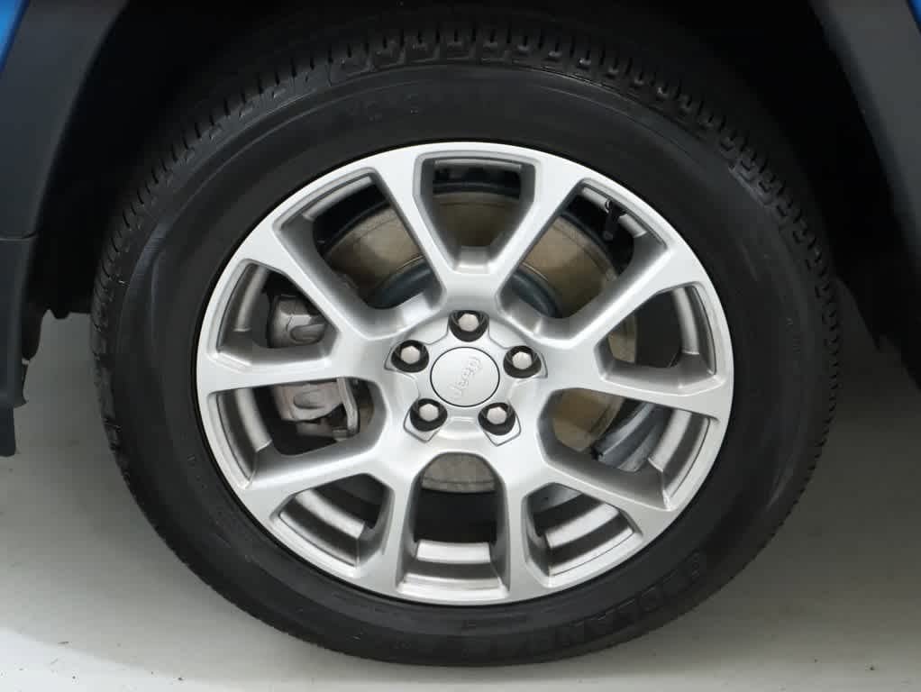 Certified 2024 Jeep Compass Latitude AWD/4WD image 39