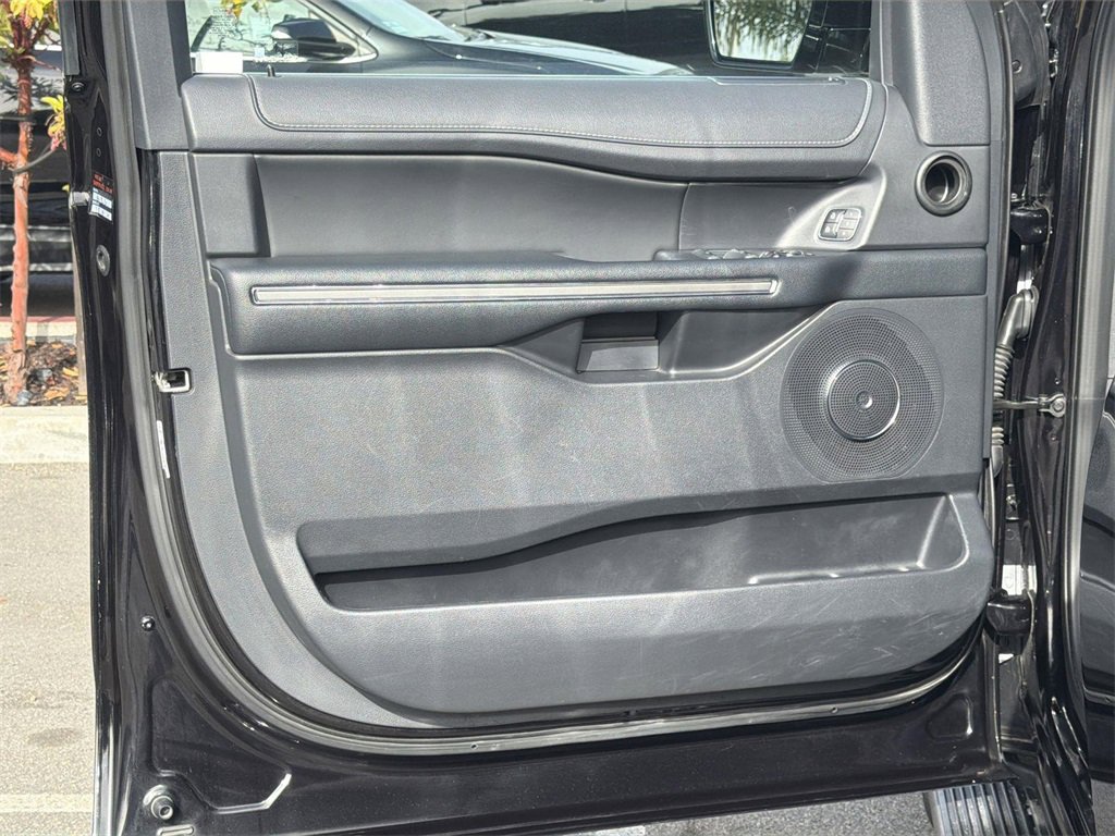 Used 2024 Ford Expedition XLT image 19
