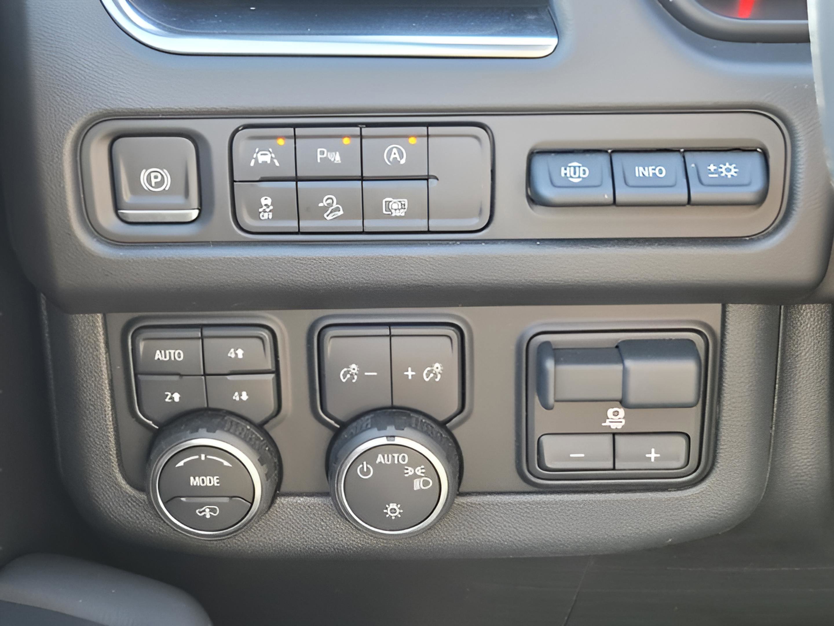 Used 2024 Chevrolet Suburban High Country image 32