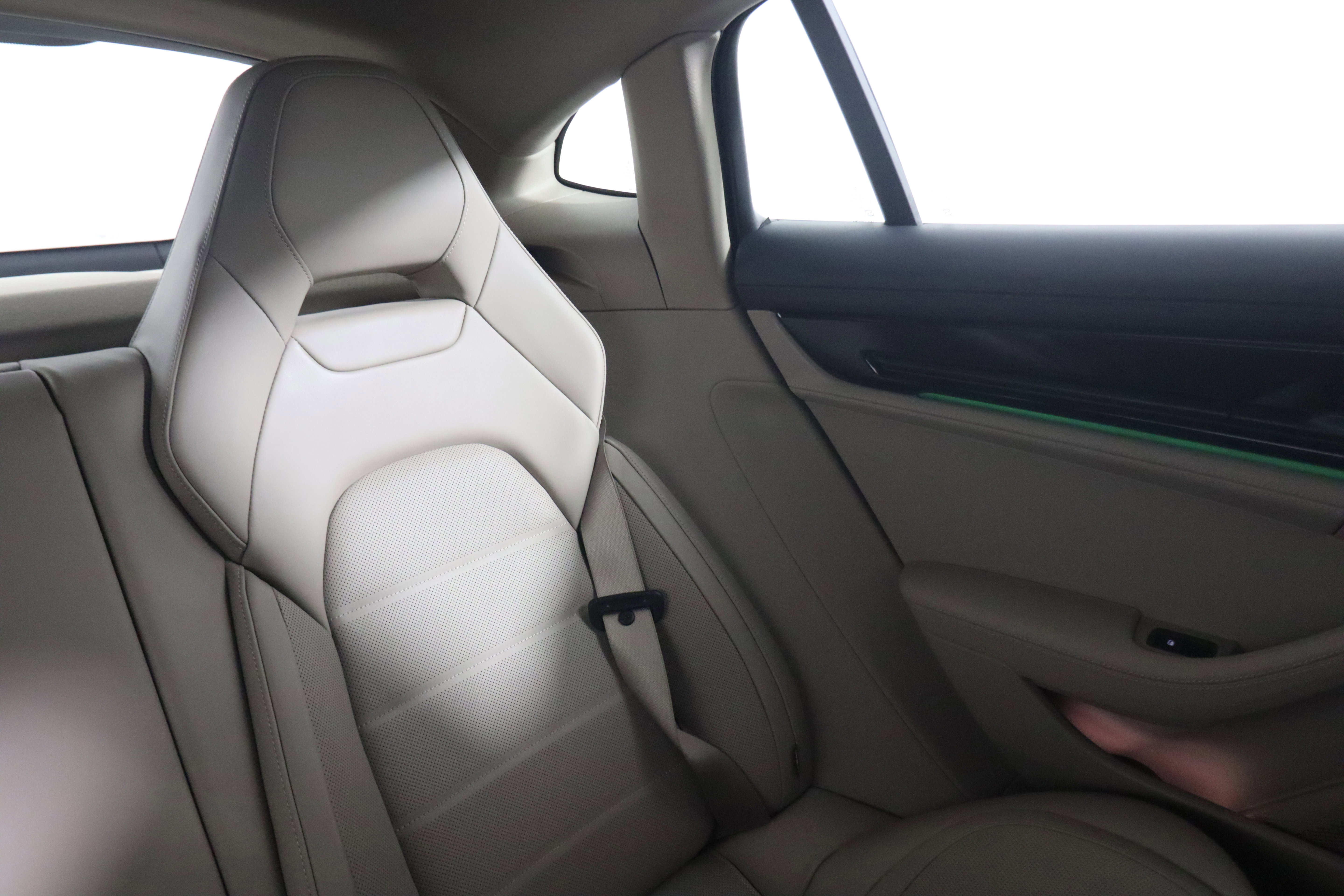 Certified 2026 Porsche Panamera image 17