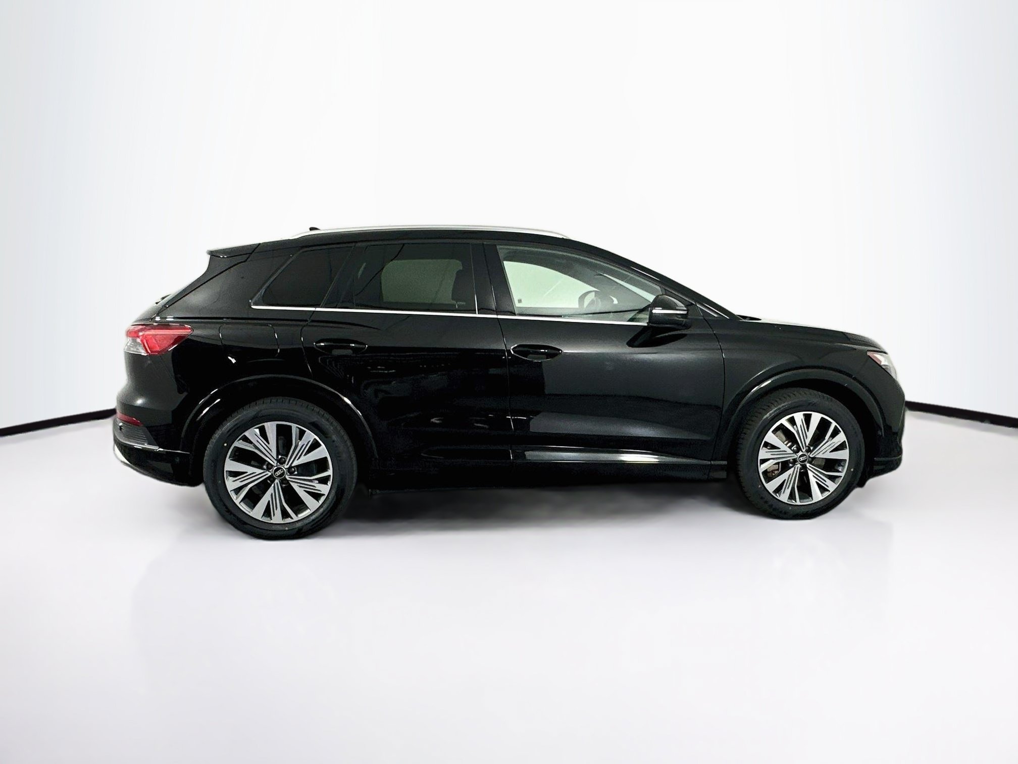 Used 2023 Audi Q4 e-tron Premium Plus RWD image 10